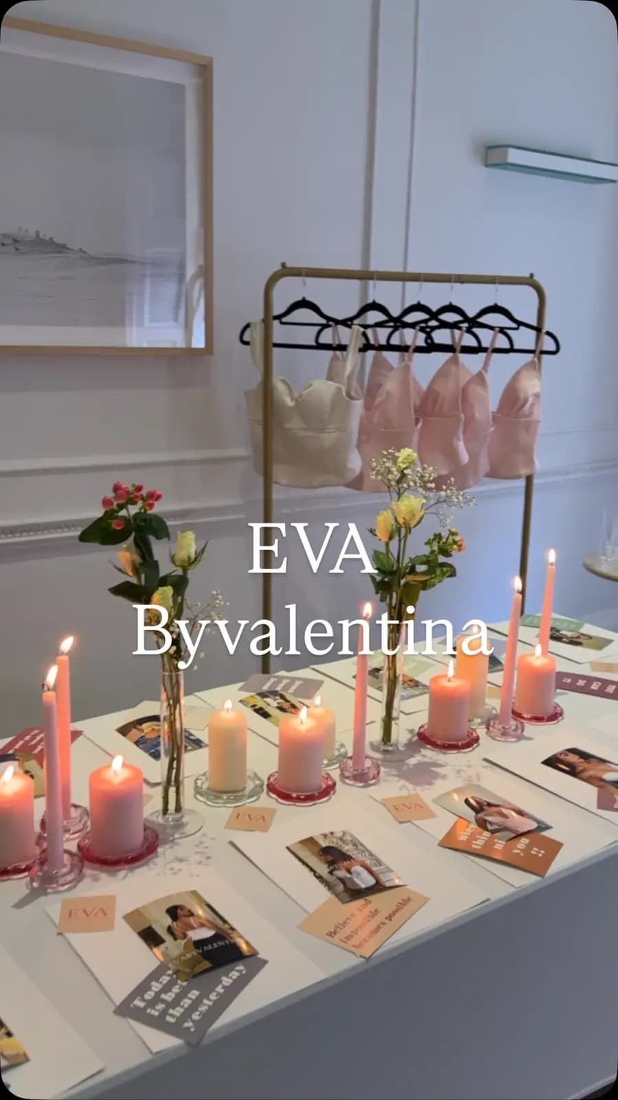 Mesa con velas en el showroom de EvabyValentina