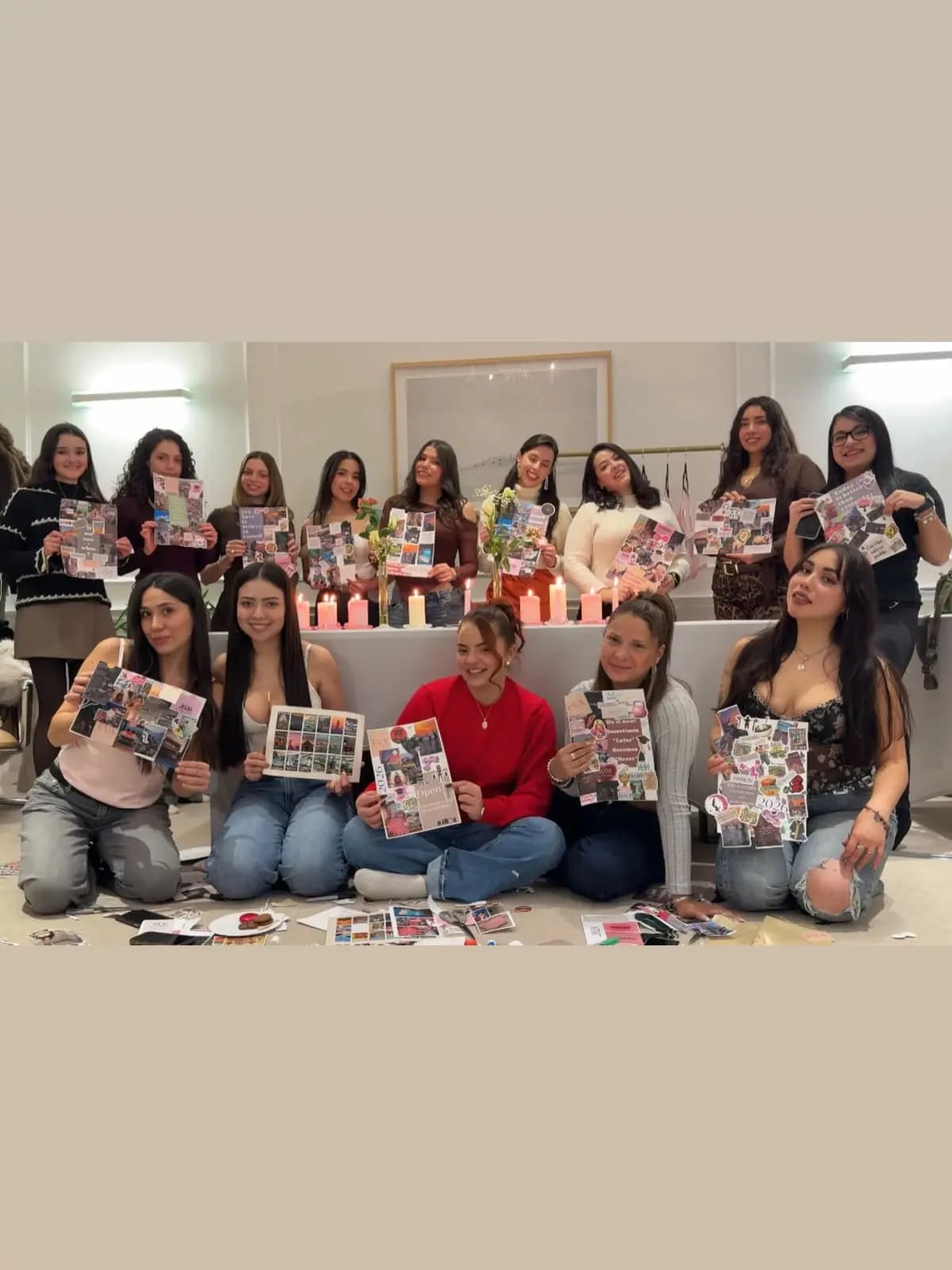 Mujeres en una cita privada en el showroom EVA